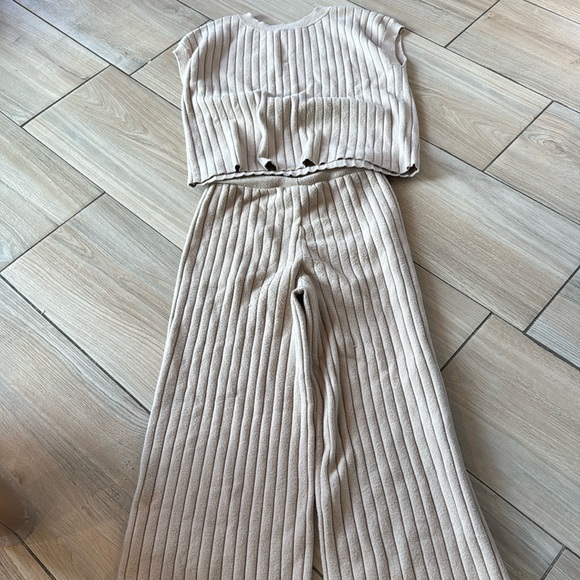 Sincerly Jules Other - Sincerely jules knit casual wear set beige color size small